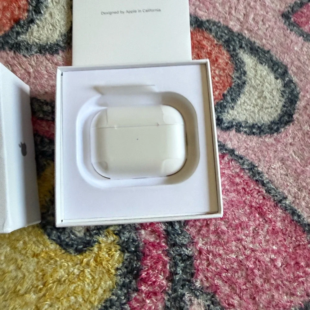 Apple White Wireless Earbuds
